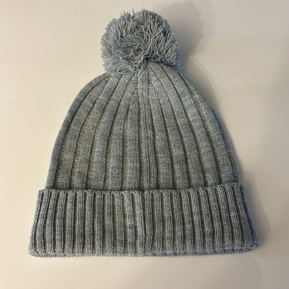 Michel Kors grey beanie 100% acrylic NWOT - Picture 4 of 4